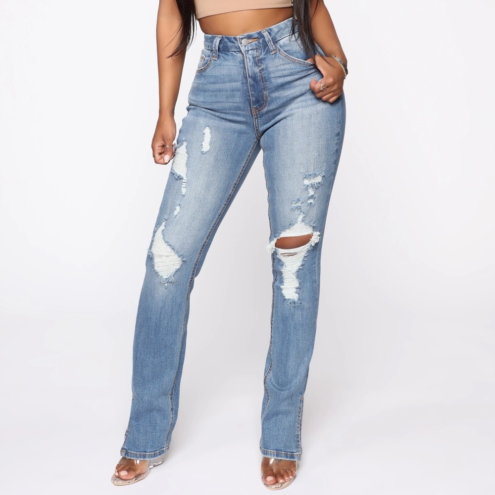 ✨NWT✨Fashion Nova Killin Em Kindly High Rise Jeans in Medium Blue Wash.